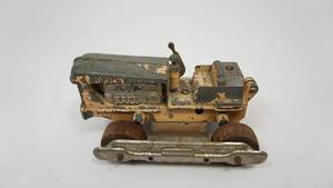 lot 71 image: Vintage Rare Hubley Tractor with Wood Wheels