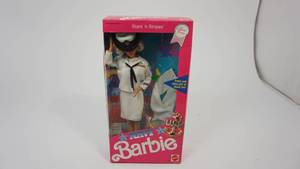 lot 79 image: New Vintage Mattel Barbie Doll Stars & Stripes - 1990 Special Edition