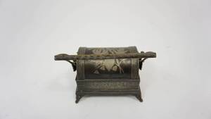lot 88 image: Unique Vintage Silver Etched Trinket Box