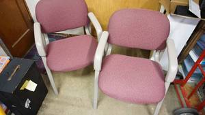 lot 132 image: 2 Office Chairs