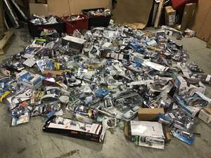 Large lot of assorted Branded  Bath Accessories and more customer returns open pks see pictures
