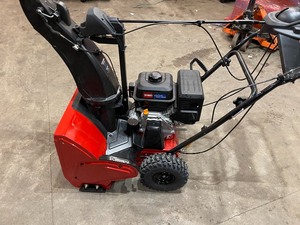 Toro SnowMaster 724 QXE with a 212cc in good condition see pictures