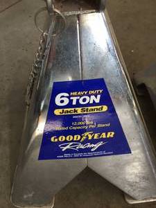 lot 128 image: 6 Ton Goodyear Jack Stands