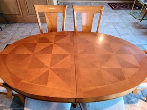 lot 1 image: Beautiful Dining Room Table