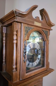 lot 11 image: Vintage Grandfather Clock