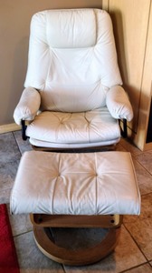 lot 13 image: Leather Chair and Ottoman
