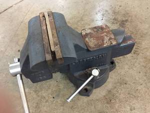 lot 133 image: Craftsman Bench Vise