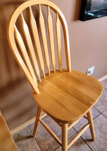 lot 21 image: Wooden Swivel Barstool