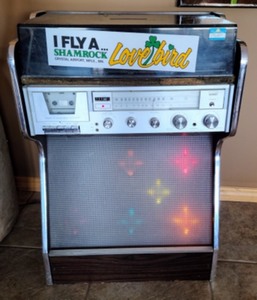 lot 26 image: Vintage Montgomery Ward Record Player