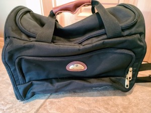 lot 35 image: Samsonite Carry On Bag & Small Pet Carrier
