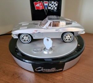 lot 40 image: Corvette Table Lamp