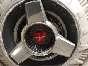 lot 149 image: Set of 4 Spinner Hubcaps