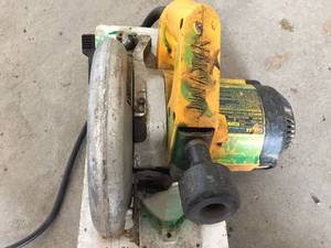 lot 152 image: Dewalt 7.25 Inch Circular Saw