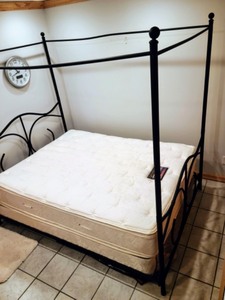 lot 56 image: Queen Canopy Bed