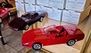 lot 74 image: 1993-95 Dealer Promo Model Cars