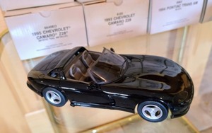 lot 76 image: 1993-95 Dealer Promo Model Cars