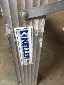 lot 165 image: Keller  27 Inch Step Ladder