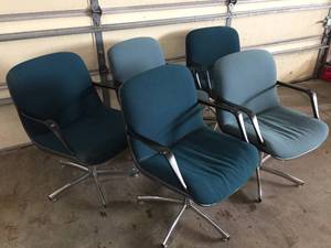 lot 180 image: Five Swivel Office Chairs