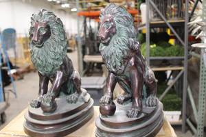 Lot of (2) Dark Lion Statue Table Dcor 13-12