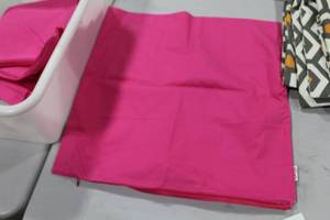 Lot of (8) Queenie Pillow Cases 20x20 Pink