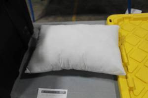Lot of (6) Poly Insert Pillows 12x18