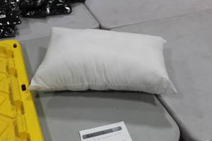 Lot of (5) Poly Insert Pillows 12x18