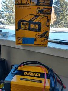 DEWALT 1000-Watt Power Inverter