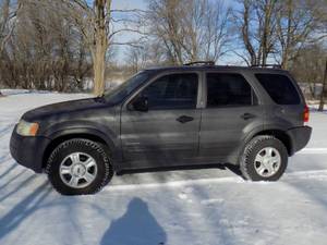 lot 3 image: 2002 Ford Escape XLT