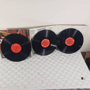 lot 71 image: Vintage Johnny Cash Vinyl LP Albums, set of 2