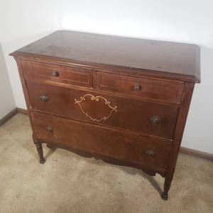 lot 170 image: Antique 3 Drawer Dresser