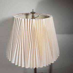 lot 165 image: Brass Floor Lamp with Glass Top Table