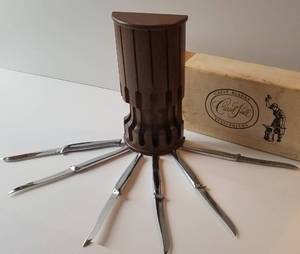 lot 117 image: Carved Hall Steak Knife Set