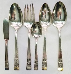 lot 97 image: Vintage Community Flatware Service for 12