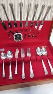 lot 108 image: Vintage Rogers Flatware Service for 8