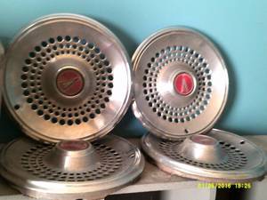 4 pontiac hub caps...