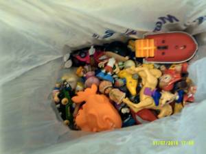 box of vintage little people and an...