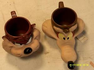 vintage taz and wiley coyote cups ...
