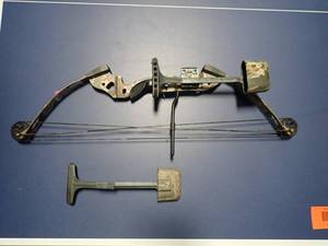 Kids Compound bow, comes with second quiver. Adjustable draw strength. Used but good condition. recommended 8-12 yrs old