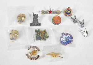 lot 67 image: Lot of 13 Assorted 1990s Movie and Entertainment Pinbacks