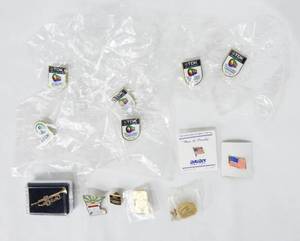 lot 69 image: Lot of 12 Vintage Promotional Pinbacks