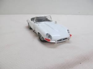 lot 8 image: Jaguar model car