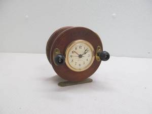 lot 16 image: vintage replica fishing reel radio