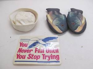 lot 93 image: sailors hat,slippers,sign
