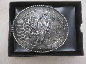 lot 136 image: belt buckle