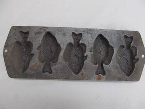 lot 139 image: lodge pan