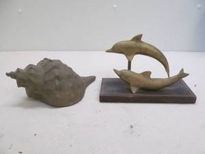 lot 190 image: Brass seashell, dolphins