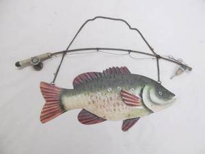 lot 192 image: Fish dcor