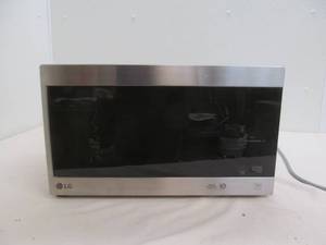 lot 235 image: Microwave