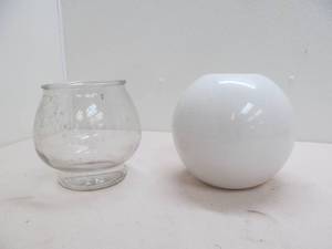 lot 260 image: Vase fish bowl