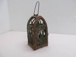 lot 265 image: Fish dcor, cast iron candle holders